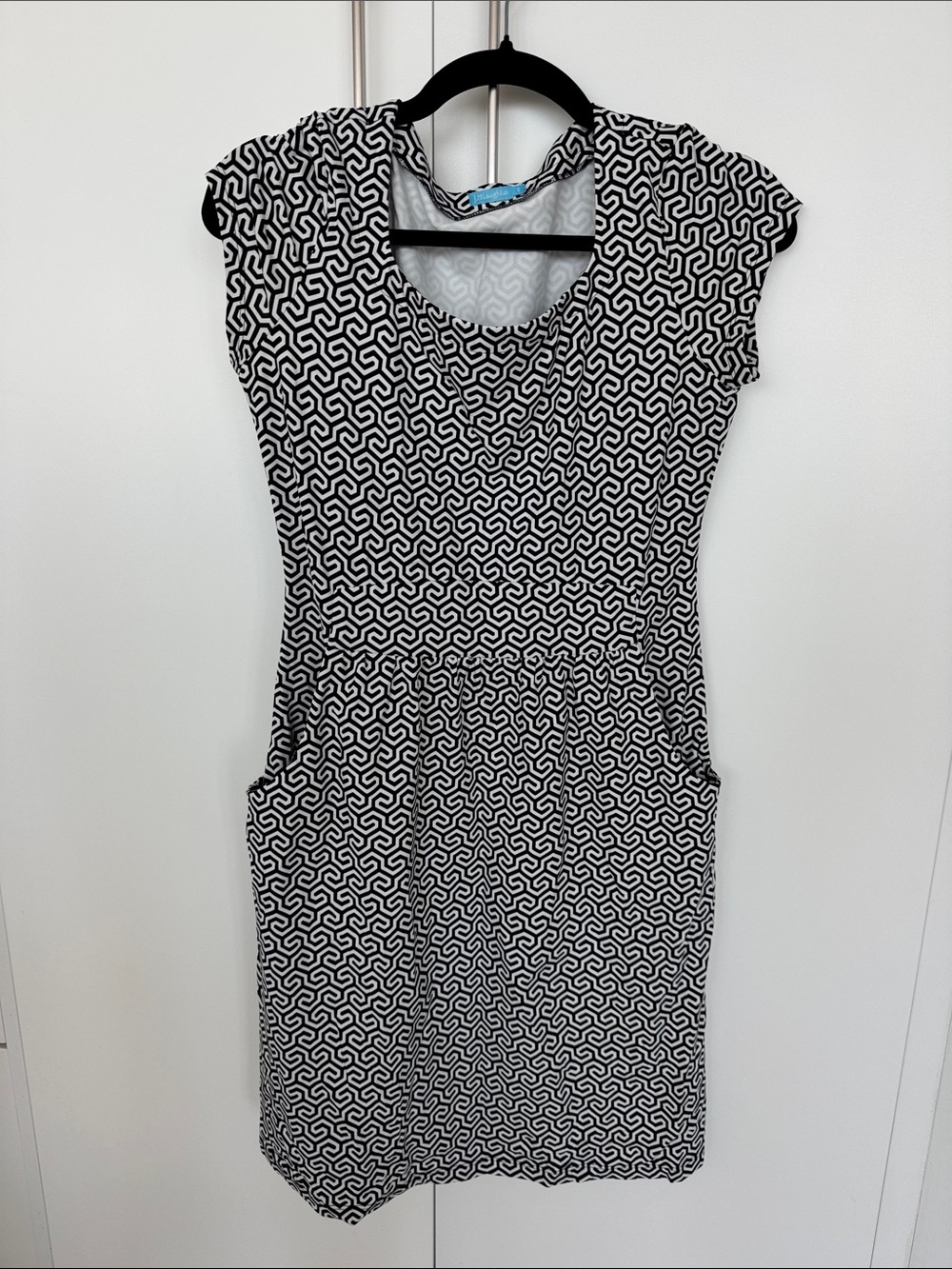 JMcLaughlin Black & White Patterned Cap-Sleeve Dress with pockets S